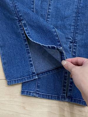 このボトムス「やみつき」になる？！【GU】の”スリットフレアジーンズ”は履いてみると思わずトリコに…！♡