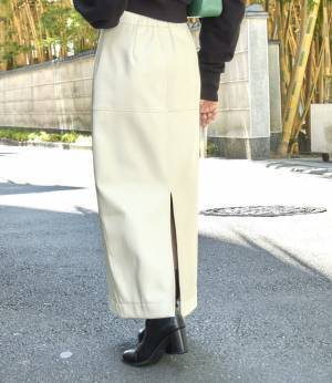 Kカジで話題の【VIS】が提案！モノトーンで作る上品肌見せ