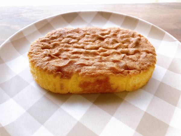 「117円」で「懐かしさ」を感じる？！【ローソン】”ざらめカステラケーキ”が「おいしい」