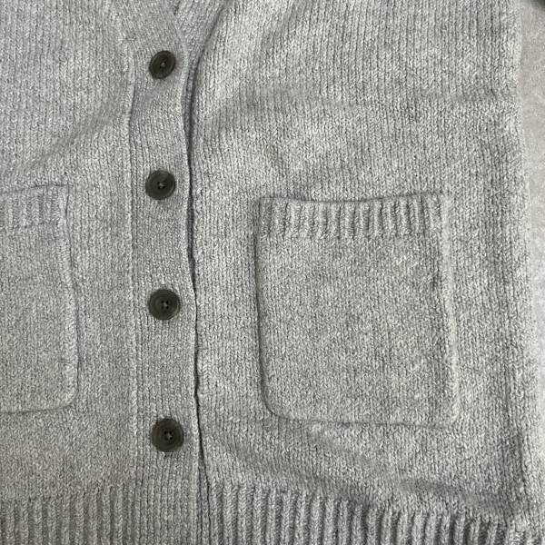 「絶妙」なカラーで「オシャレ感がアップ」！！【UNIQLO：C】「SNSでも人気」”ソフトVネックフレアスリーブカーディガン”