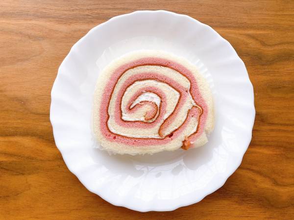 「パケ買いしたくなる」！！【ファミリーマート】”むてきキャンディーみたいなロールケーキ”で「パワーアップ」！