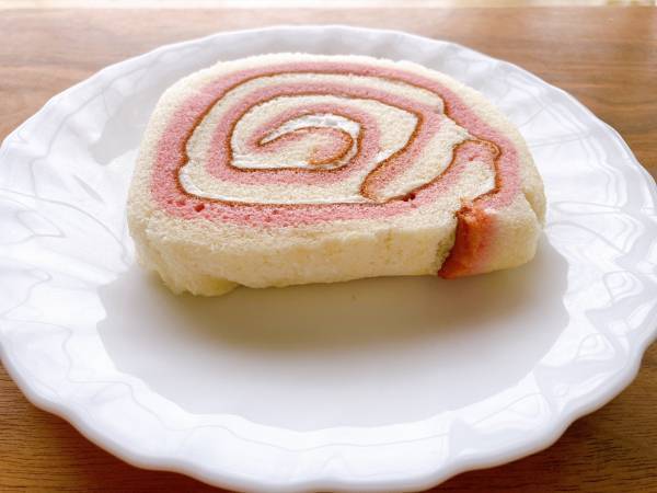 「パケ買いしたくなる」！！【ファミリーマート】”むてきキャンディーみたいなロールケーキ”で「パワーアップ」！