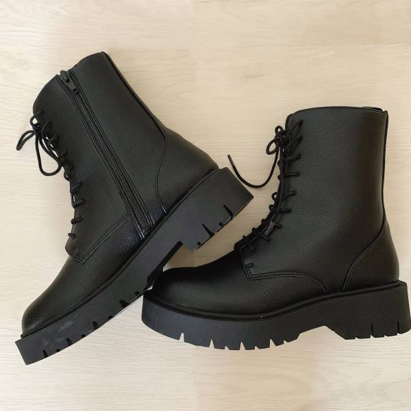 【UNIQLO：C】の《大人気》”コンフィールタッチレースアップシューズ”は「間違いなくかわいい」♡