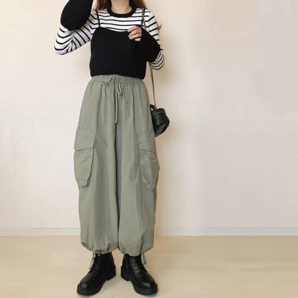 いつものコーディネートが「おしゃれ」に！”ニットビスチェ”で「トレンド感」を『プラス』！！