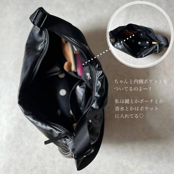 「超、使える」【ユニクロ新作】容量たっぷりでザッと入れてもサマになる”ラウンドバッグ”