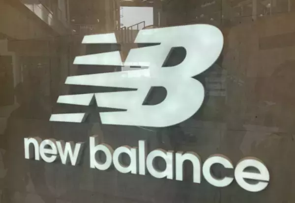 《今期推し》秋に絶対「ヘビロテしたい」！！万能すぎる【トレンドスニーカー】コーデまとめ