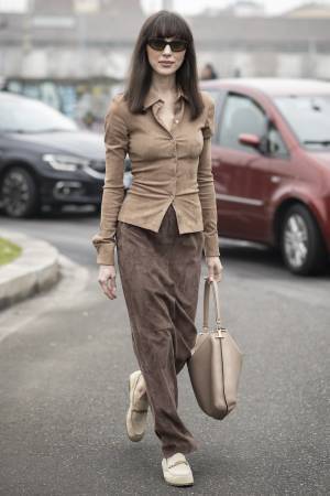 「ベージュ/ブラウン」で秋を呼び込む！ ぼんやりしないコーデ術【ストリートスナップ】