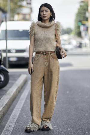 「ベージュ/ブラウン」で秋を呼び込む！ ぼんやりしないコーデ術【ストリートスナップ】