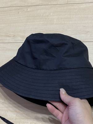 「吸水速乾」かつ「抗菌消臭」もしてくれる！【しまむら】”ひもつきバケットハット”は「自由自在」に使える♡