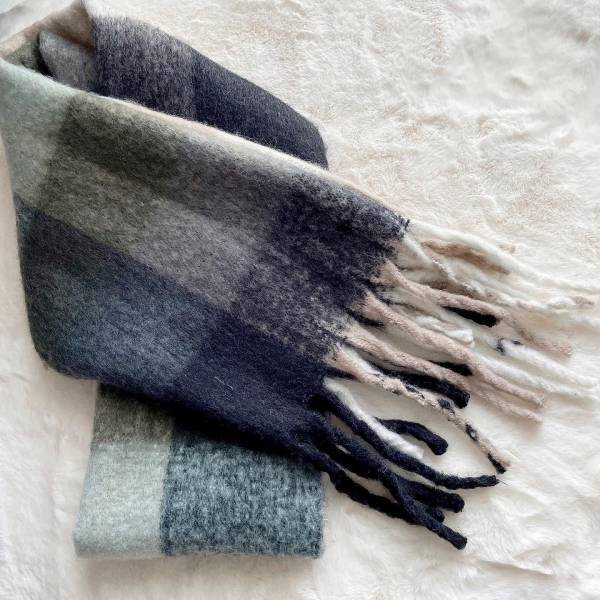 今年こそ買いたい！完売前にチェックすべき♡【人気マフラー】って？