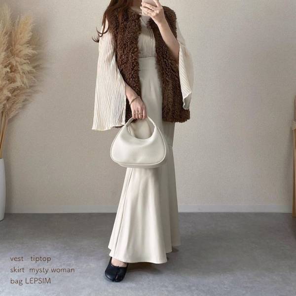 「絶対に使える」ので「迷わず2色買い」！！【しまむら】「安くてびっくり」“スリットトップス”をゲット