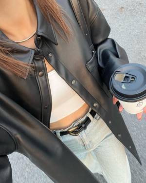 《コレで3000円以下はマジ破格》【GU】今から「長く使える」“レザーシャツ”まとめ