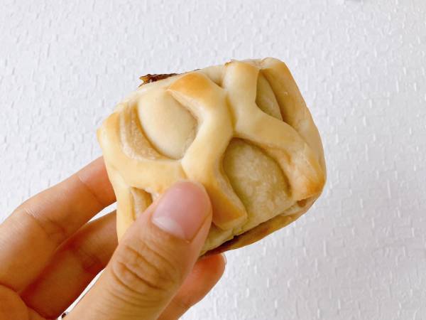 きなこ好きに食べてほしい…！【セブンイレブン】黒蜜×きなこがたまらん♡”もっちりパン”は4個で170円！