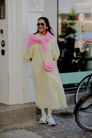 ファッションウィークでキャッチしたおしゃれ賢者たちの最旬「女っぽニット」の着こなし方