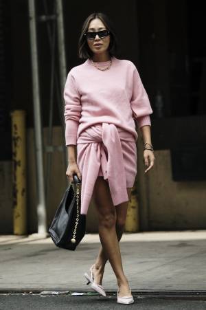 ファッションウィークでキャッチしたおしゃれ賢者たちの最旬「女っぽニット」の着こなし方