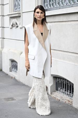 【ミラノストリートスナップ】秋冬のお出かけ気分を盛り上げる「映えホワイト」