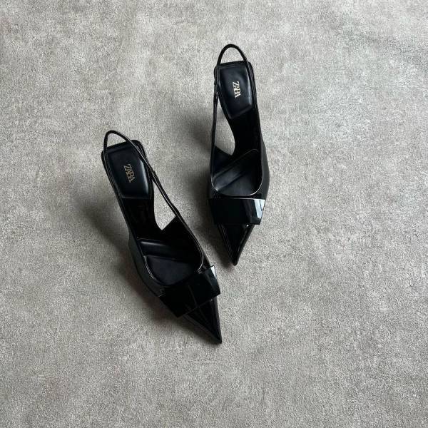 ＜フォルムがたまらん！！＞「すでに買いすぎ」【ZARA】艶感最高♡“ブラックシューズ”2選