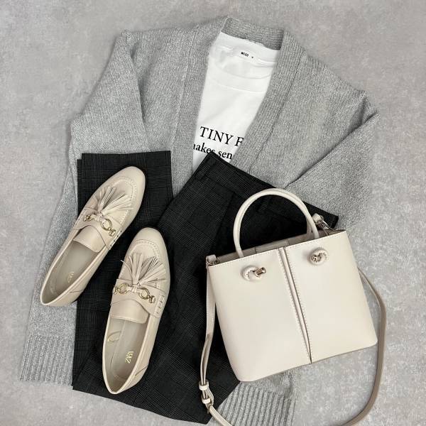 【UNIQLO：C】の「人気」アイテム！”ソフトニットVネックカーディガン”は「シルエットもキレイ」です！