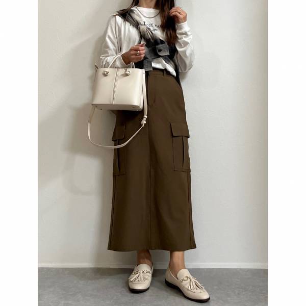 「今が買い時」！！【GU】「こなれ感」アップすること間違いなしっ！”カーゴナローロングスカート”