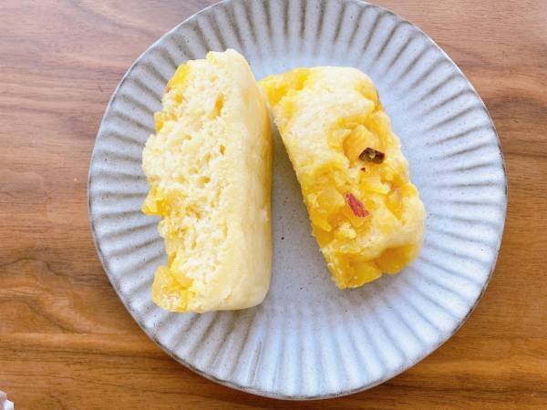 『秋』を感じたっ！！【セブンイレブン】「口いっぱい」に広がるおいしさ！”なると金時さつまいも蒸しぱん”