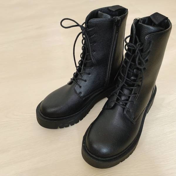 【UNIQLO:C】シンプルでシルエットがキレイで歩きやすい！新作”シューズ”2選