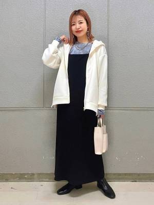 軽くてモチモチ♡ 【グローバルワーク】秋の寒暖差に対応！「きれいめパーカー」