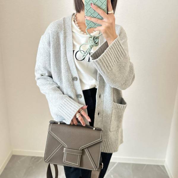 最近『グレー』に「沼ってる」♡【ユニクロ】「着回し力抜群」の”カーディガン”