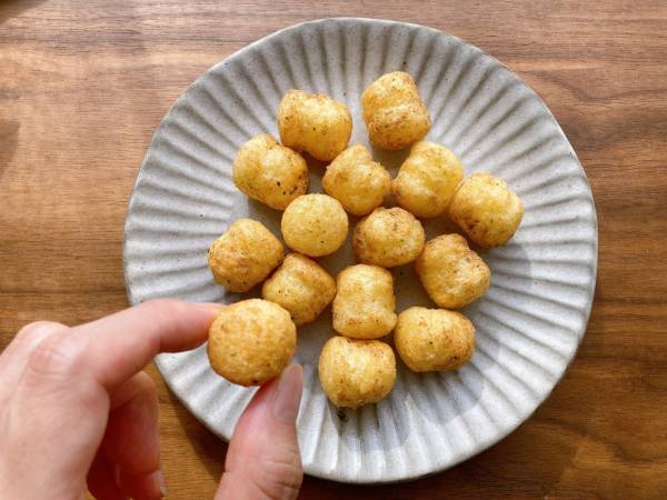 「まん丸」フォルムが可愛い♡【ローソン】”元祖たこやき亭の昔ながらのソース味”が「食欲」そそる！