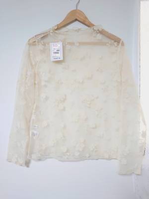 【しまむら】「かわいすぎる」”チュールシアートップス”は「レイヤード」コーデにぴったりです♡