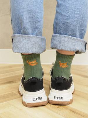 カジュアル派はバックロゴ！【tutu anna】に聞く、この秋HITなソックスコーデ Vol.1