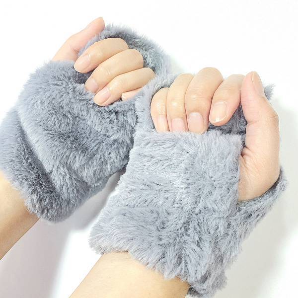 これは「今年流行りそう」で「売り切れるかも」！？【ダイソー】の”ハンドウォーマー”がフワフワで可愛すぎる♡