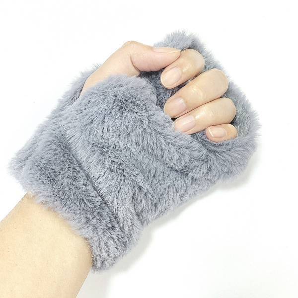 これは「今年流行りそう」で「売り切れるかも」！？【ダイソー】の”ハンドウォーマー”がフワフワで可愛すぎる♡