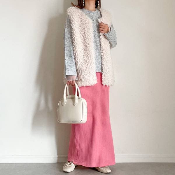 「グレー」がかわいくて「クッキー＆クリーム」みたい！！【しまむら】”バズりニット”のコーデ特集