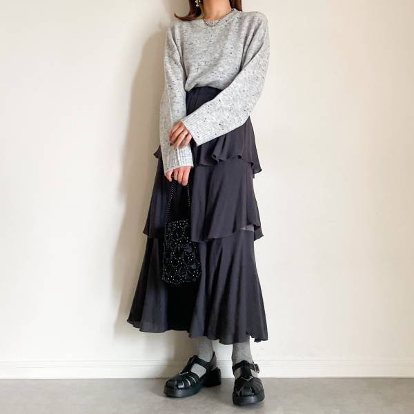 「グレー」がかわいくて「クッキー＆クリーム」みたい！！【しまむら】”バズりニット”のコーデ特集