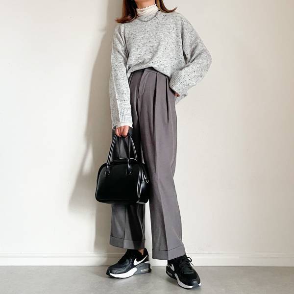 「グレー」がかわいくて「クッキー＆クリーム」みたい！！【しまむら】”バズりニット”のコーデ特集