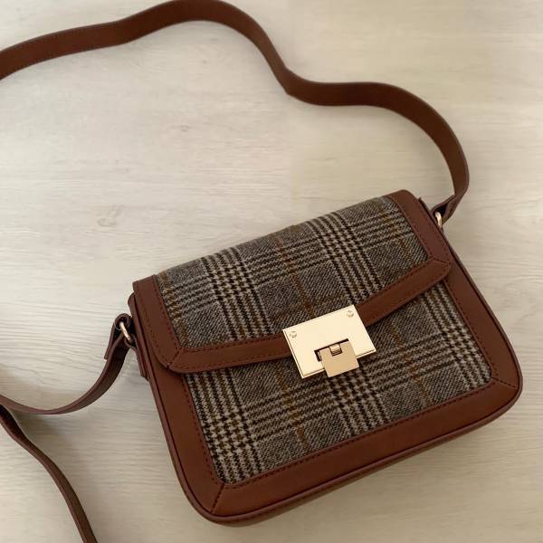 ＜一気に季節感アップ＞チェック派？ボア派？【GU】の「秋冬におすすめ」”バッグ”2選