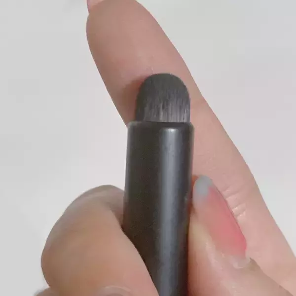 《注目》まじで「優秀すぎる！」「使ってみて感動した」【ダイソー】“フィンガーマルチブラシ”紹介