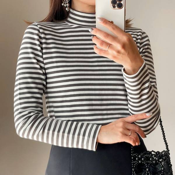 【無印良品】1290円の「ボーダーハイネックT」が超万能！グレーで今年っぽさプラス♪