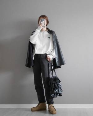 ＜今年も大注目！！！＞【GU】秋冬コーデに必須！「レザーシャツ」