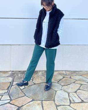 冬まで「大活躍間違いなし」！！【GU】まるで「毛布に包まれているよう」な“モコモコフリースベスト”