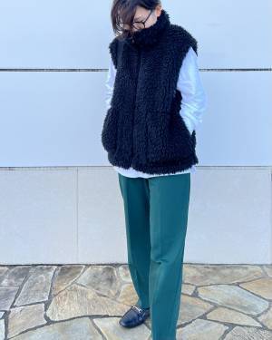 冬まで「大活躍間違いなし」！！【GU】まるで「毛布に包まれているよう」な“モコモコフリースベスト”