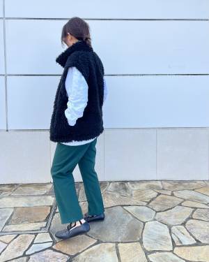 冬まで「大活躍間違いなし」！！【GU】まるで「毛布に包まれているよう」な“モコモコフリースベスト”