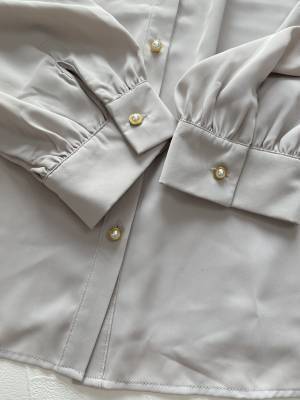 『1700円以下』で超「万能」！コスパ最強！【しまむら】『着心地抜群』な“2WAYブラウス”紹介