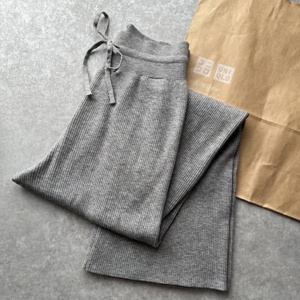 「ラウンジウェア」のレベル超えてるって！【UNIQLO】「SNSで話題」の”ニットパンツ”が「かわいい」♡