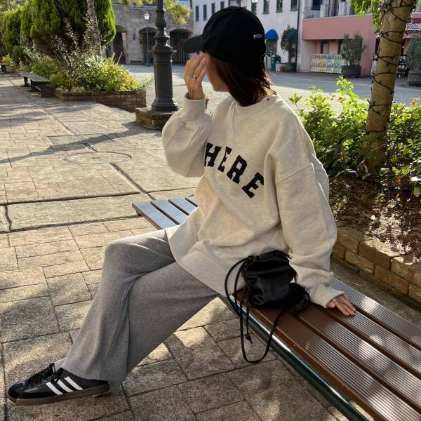 「ラウンジウェア」のレベル超えてるって！【UNIQLO】「SNSで話題」の”ニットパンツ”が「かわいい」♡