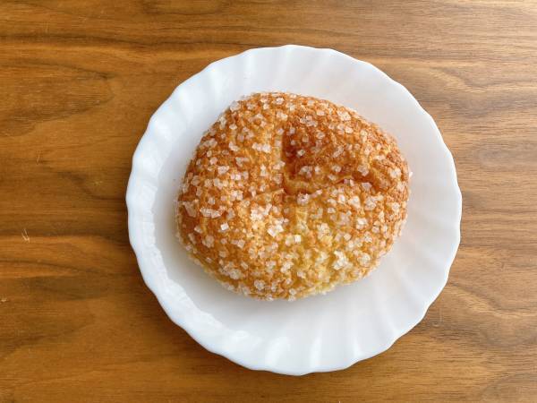 「ザクザク食感」のメロンパン！？【ファミリーマート】『新感覚』の”バタークロワッサンメロンパン”は「食べてみる価値あり」！