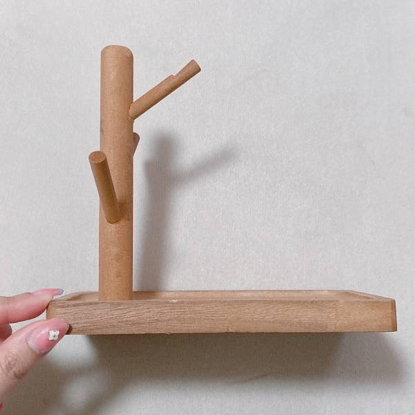 「これは可愛過ぎる！」【ダイソー】で発見！コンパクトなのに収納力抜群！＜アクセスタンド＞