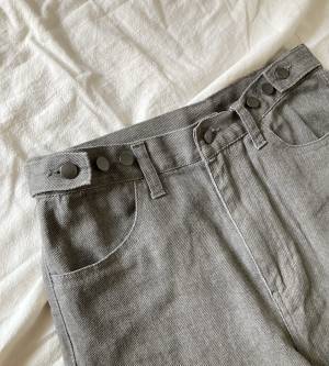 「シルエット綺麗すぎて即購入！」低身長さんも高身長さんも穿ける欲張りデニムとは？【しまむら】グレーデニム