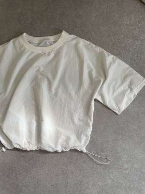 『1500円以下』はマジで買い！！【しまむら】めちゃ可愛くて「足長効果」抜群“シアーT”を発見