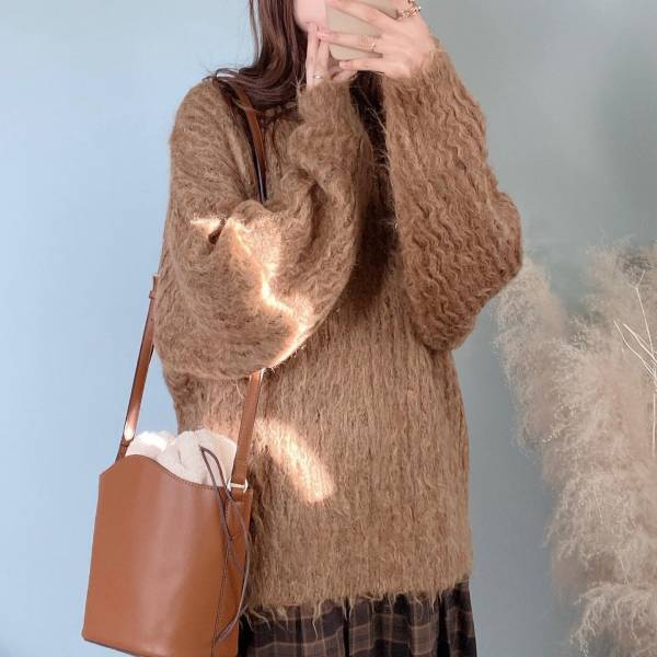 「今年っぽで可愛すぎませんか…」【WEGO】の”モケモケニット”は「絶対持っていたい」♡